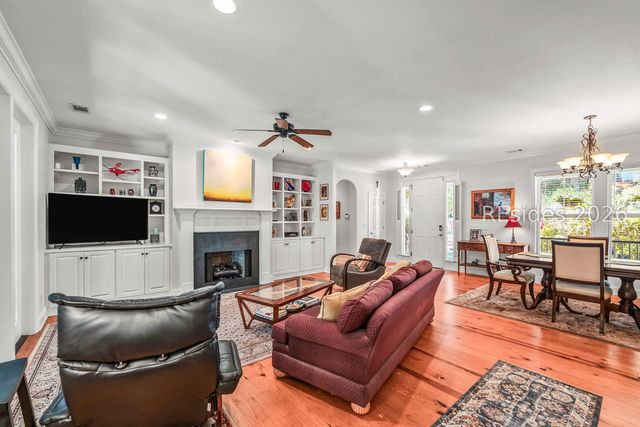 19 Laughing Gull Dr, Beaufort, SC 29907