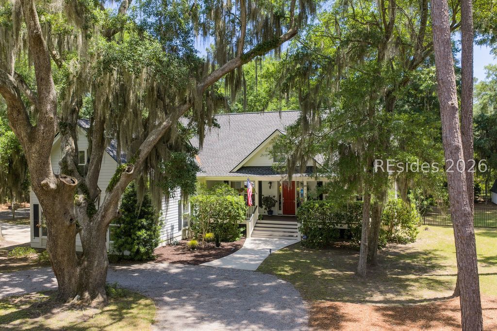 19 Laughing Gull Dr, Beaufort, SC 29907