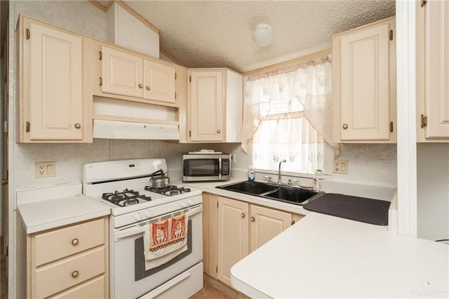 215 S Valley View Road 115, Donna, TX 78537