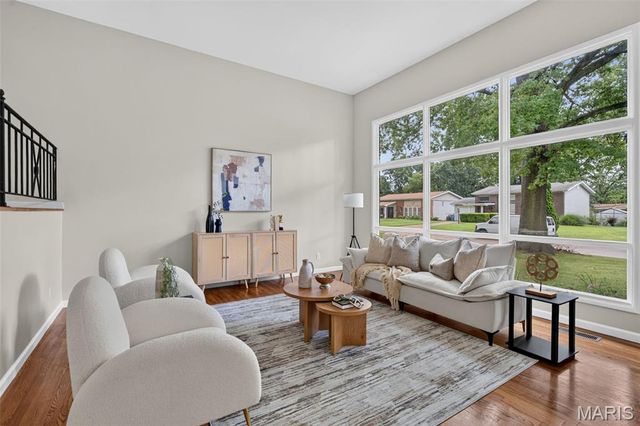 7323 Cartwheel Lane, Hazelwood, MO 63042
