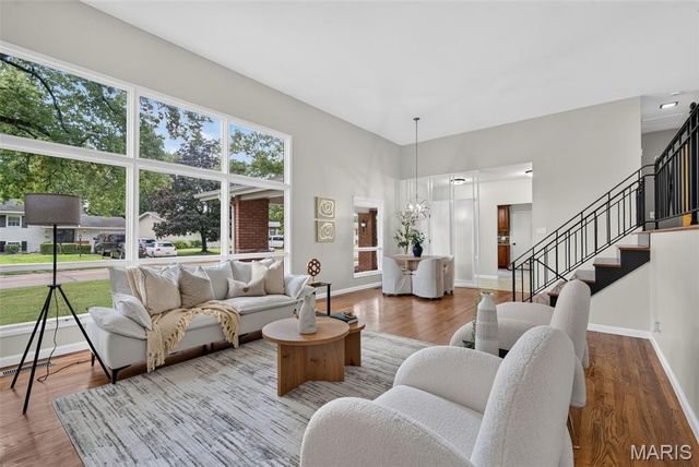 7323 Cartwheel Lane, Hazelwood, MO 63042