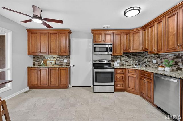 7323 Cartwheel Lane, Hazelwood, MO 63042