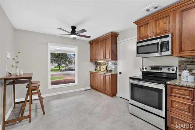 7323 Cartwheel Lane, Hazelwood, MO 63042