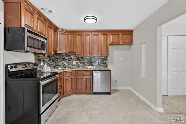 7323 Cartwheel Lane, Hazelwood, MO 63042