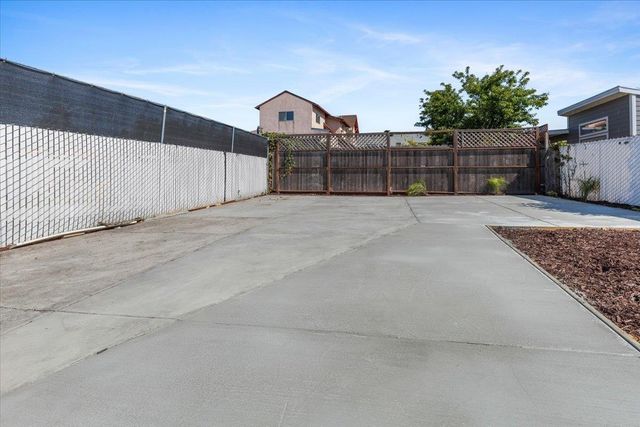 1237 Ashby Ave, Berkeley, CA 94702