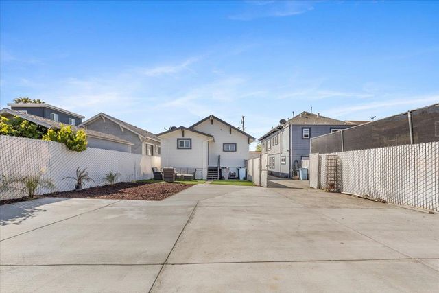 1237 Ashby Ave, Berkeley, CA 94702