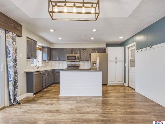 1108 Conestoga Road, Papillion, NE 68046