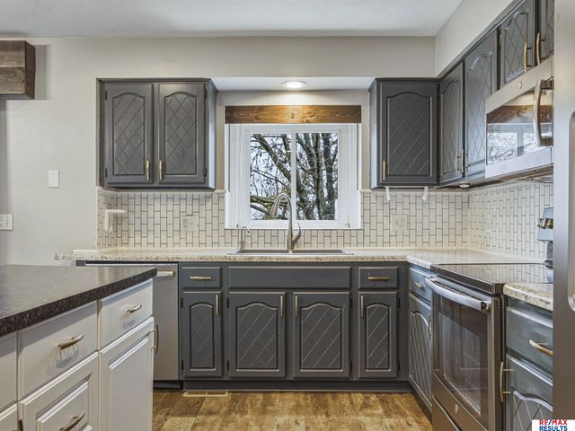 1108 Conestoga Road, Papillion, NE 68046