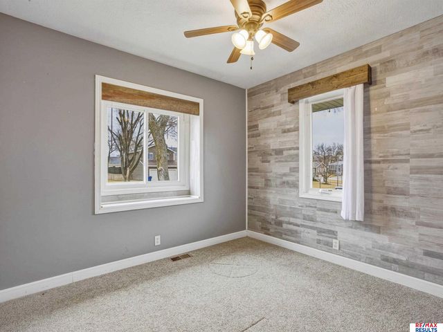 1108 Conestoga Road, Papillion, NE 68046