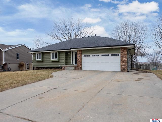 1108 Conestoga Road, Papillion, NE 68046