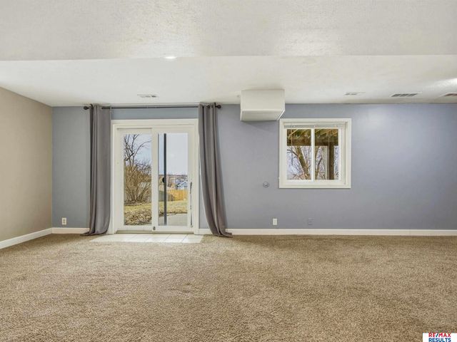 1108 Conestoga Road, Papillion, NE 68046