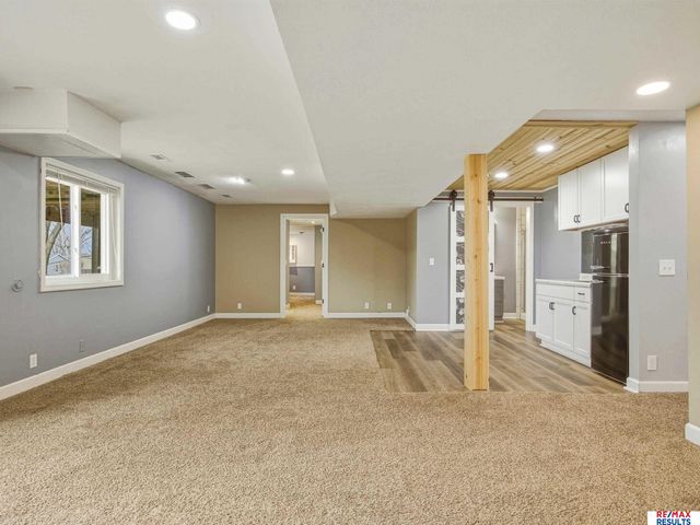 1108 Conestoga Road, Papillion, NE 68046