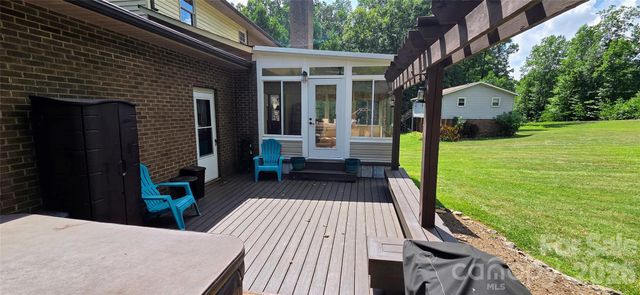 3110 Ninth Tee Drive, Newton, NC 28658