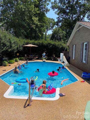 3110 Ninth Tee Drive, Newton, NC 28658