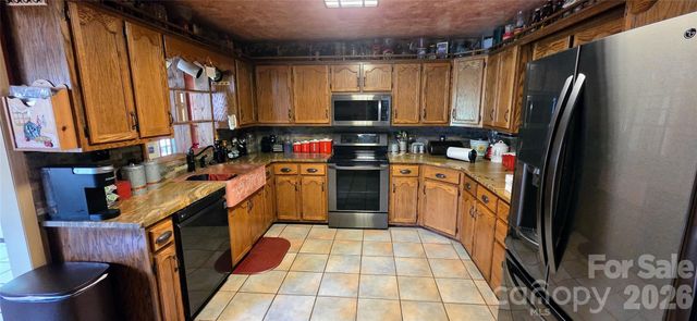 3110 Ninth Tee Drive, Newton, NC 28658