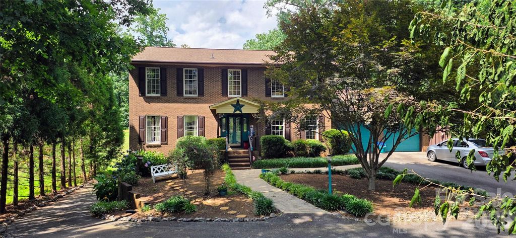 3110 Ninth Tee Drive, Newton, NC 28658
