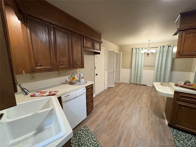 9445 E 39th Place, Tulsa, OK 74145