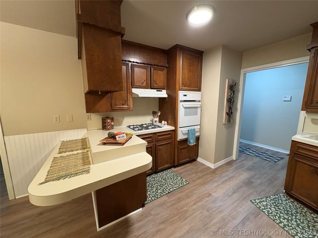 9445 E 39th Place, Tulsa, OK 74145