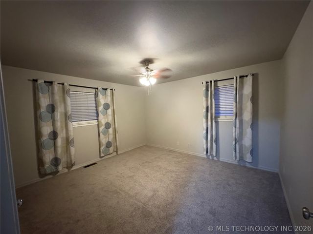 9445 E 39th Place, Tulsa, OK 74145