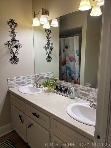 9445 E 39th Place, Tulsa, OK 74145