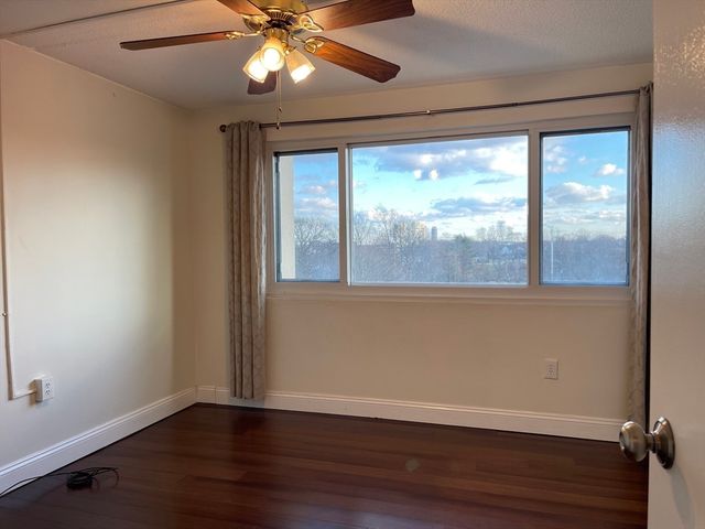 200 Cove Way 614, Quincy, MA 02169