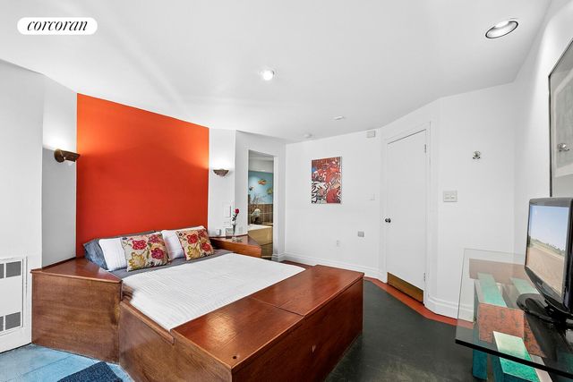 329 W 19TH Street G, New York City, NY 10011