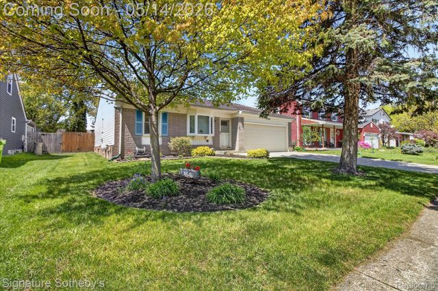 24563 Kings Pointe, Novi, MI 48375