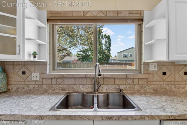 24563 Kings Pointe, Novi, MI 48375