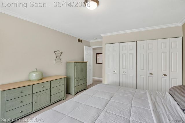 24563 Kings Pointe, Novi, MI 48375