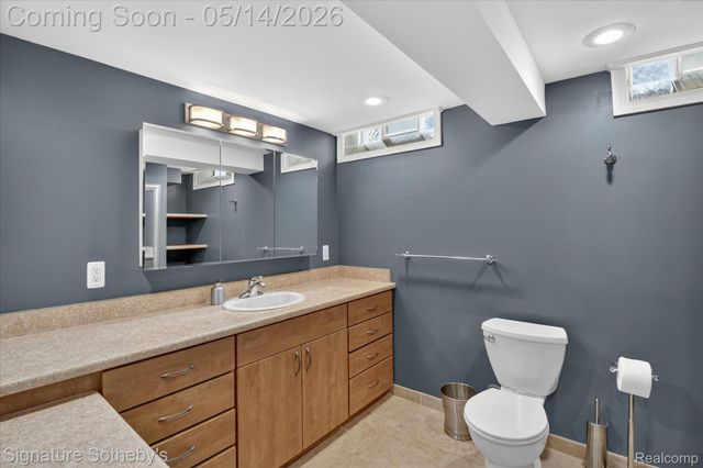 24563 Kings Pointe, Novi, MI 48375