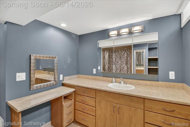 24563 Kings Pointe, Novi, MI 48375