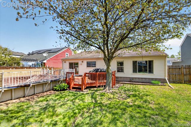 24563 Kings Pointe, Novi, MI 48375