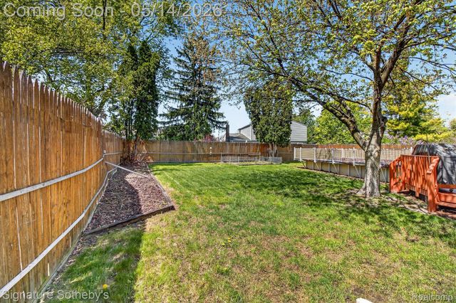 24563 Kings Pointe, Novi, MI 48375