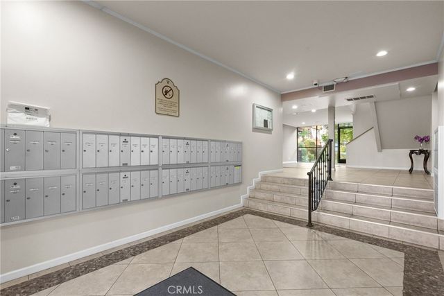 5400 Newcastle, Encino, CA 91316