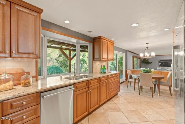 2533 Canyon View Lane, Pasadena, CA 91107