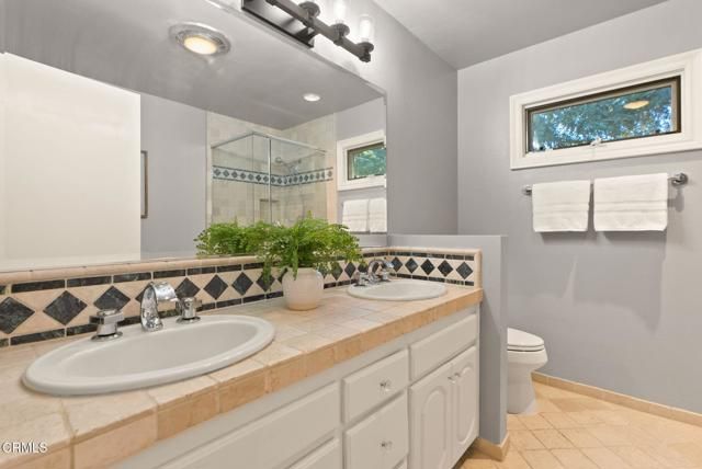 2533 Canyon View Lane, Pasadena, CA 91107