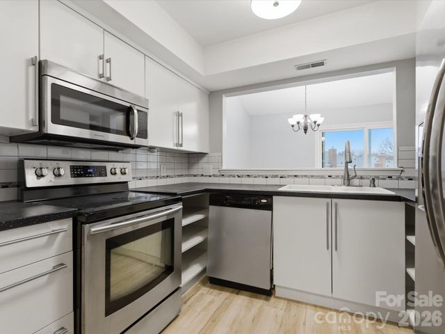 9404 S Vicksburg Park Court, Charlotte, NC 28210