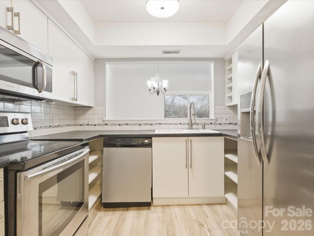 9404 S Vicksburg Park Court, Charlotte, NC 28210