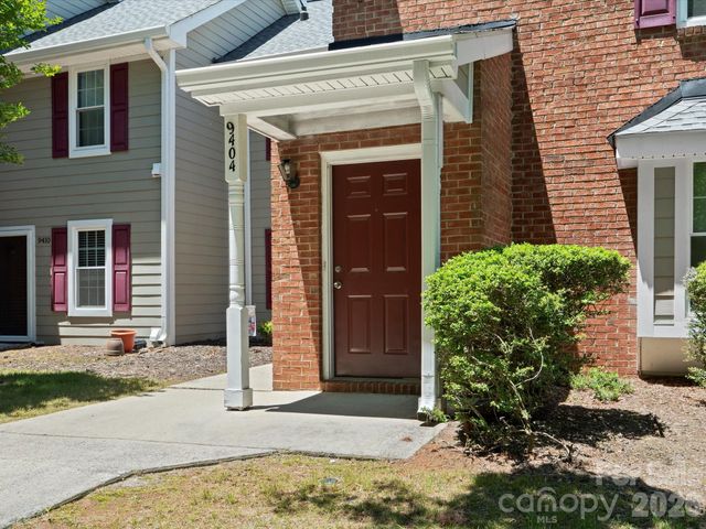 9404 S Vicksburg Park Court, Charlotte, NC 28210