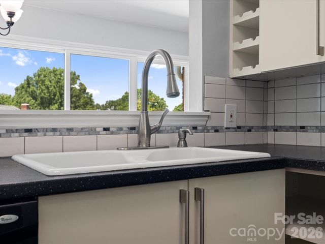 9404 S Vicksburg Park Court, Charlotte, NC 28210