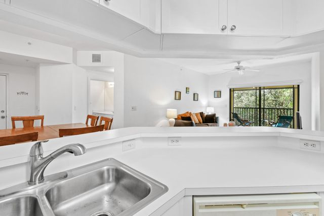 2727 Anzio Court 307, Palm Beach Gardens, FL 33410