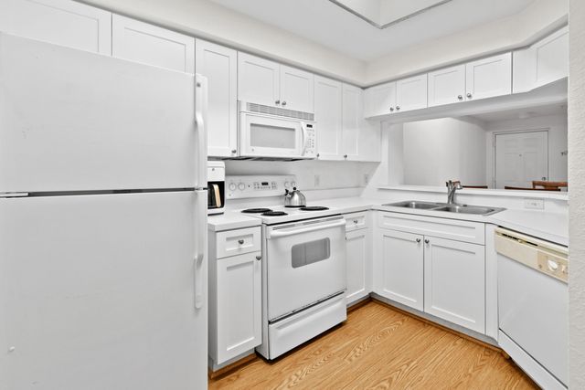 2727 Anzio Court 307, Palm Beach Gardens, FL 33410