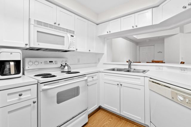 2727 Anzio Court 307, Palm Beach Gardens, FL 33410