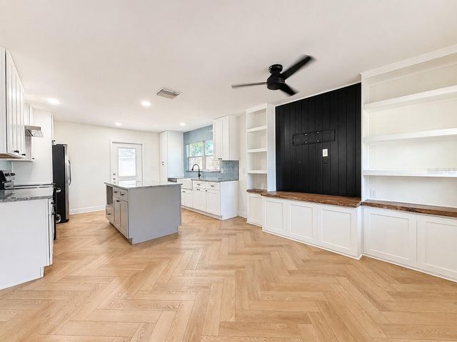 4305 W BAY AVENUE, Tampa, FL 33616