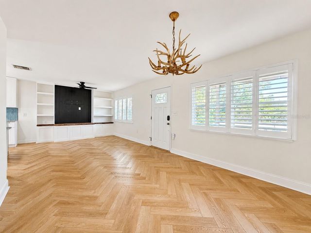 4305 W BAY AVENUE, Tampa, FL 33616