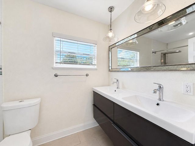 4305 W BAY AVENUE, Tampa, FL 33616