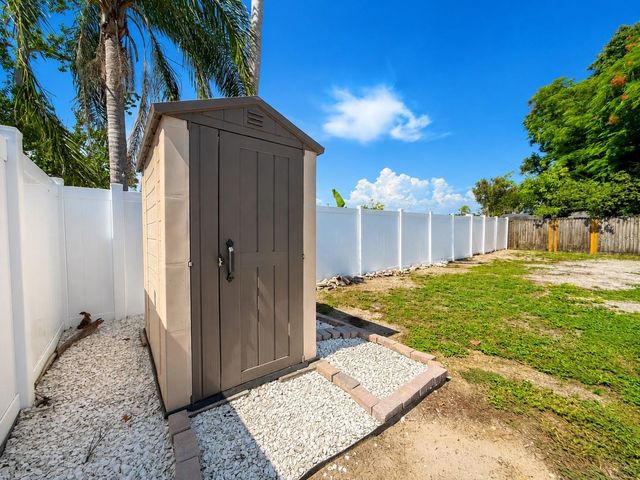 4305 W BAY AVENUE, Tampa, FL 33616
