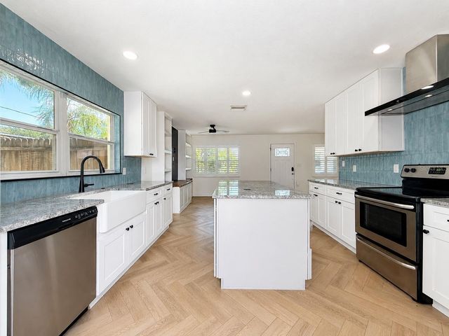 4305 W BAY AVENUE, Tampa, FL 33616