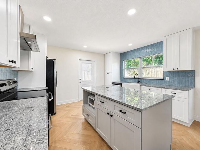 4305 W BAY AVENUE, Tampa, FL 33616