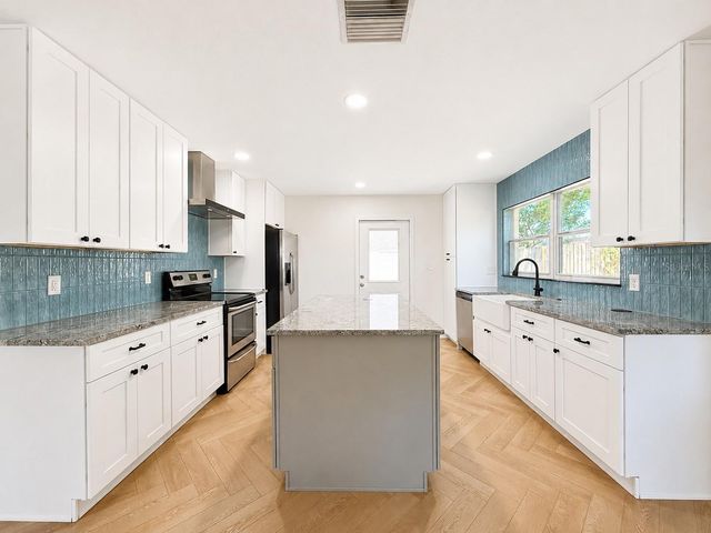 4305 W BAY AVENUE, Tampa, FL 33616